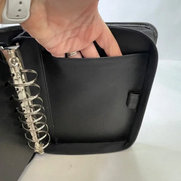 Franklin Covey  Zip Around Classic Planner  7 Ring  10.5" X 8" Black - Picture 3 of 14